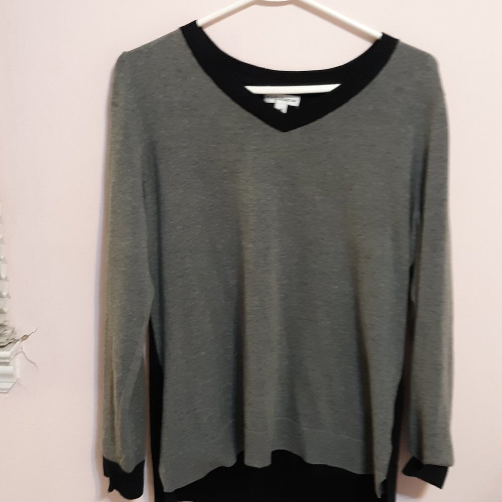 Woman's  VNeck Grey and Black Croft and Barrow Sweater, Size Medium